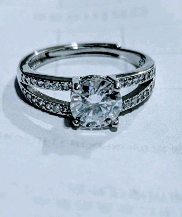 The Glow Show Jewelry - Brand New Womens 925 Silver (With Stamp) 1Ctw Moissanite Adjustable Size 6 Ring